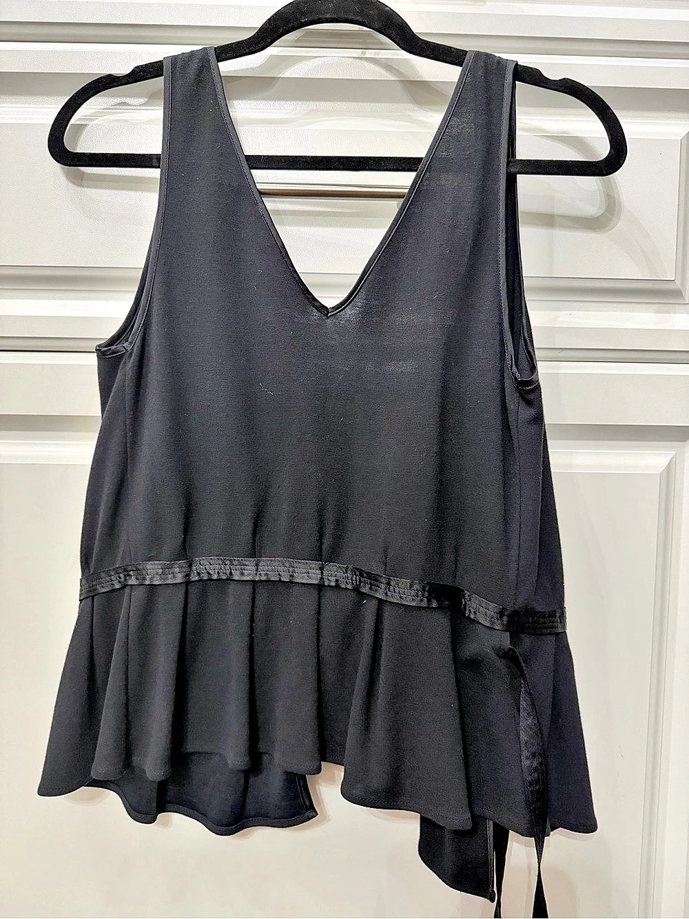 Theory Black wrap Tank Size Small
